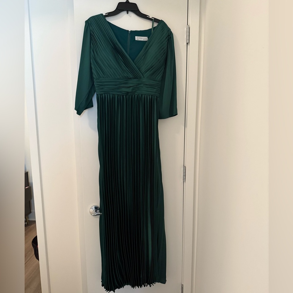 Macduggal Elegant Forest Green Pleated V-Neck Maxi Dress